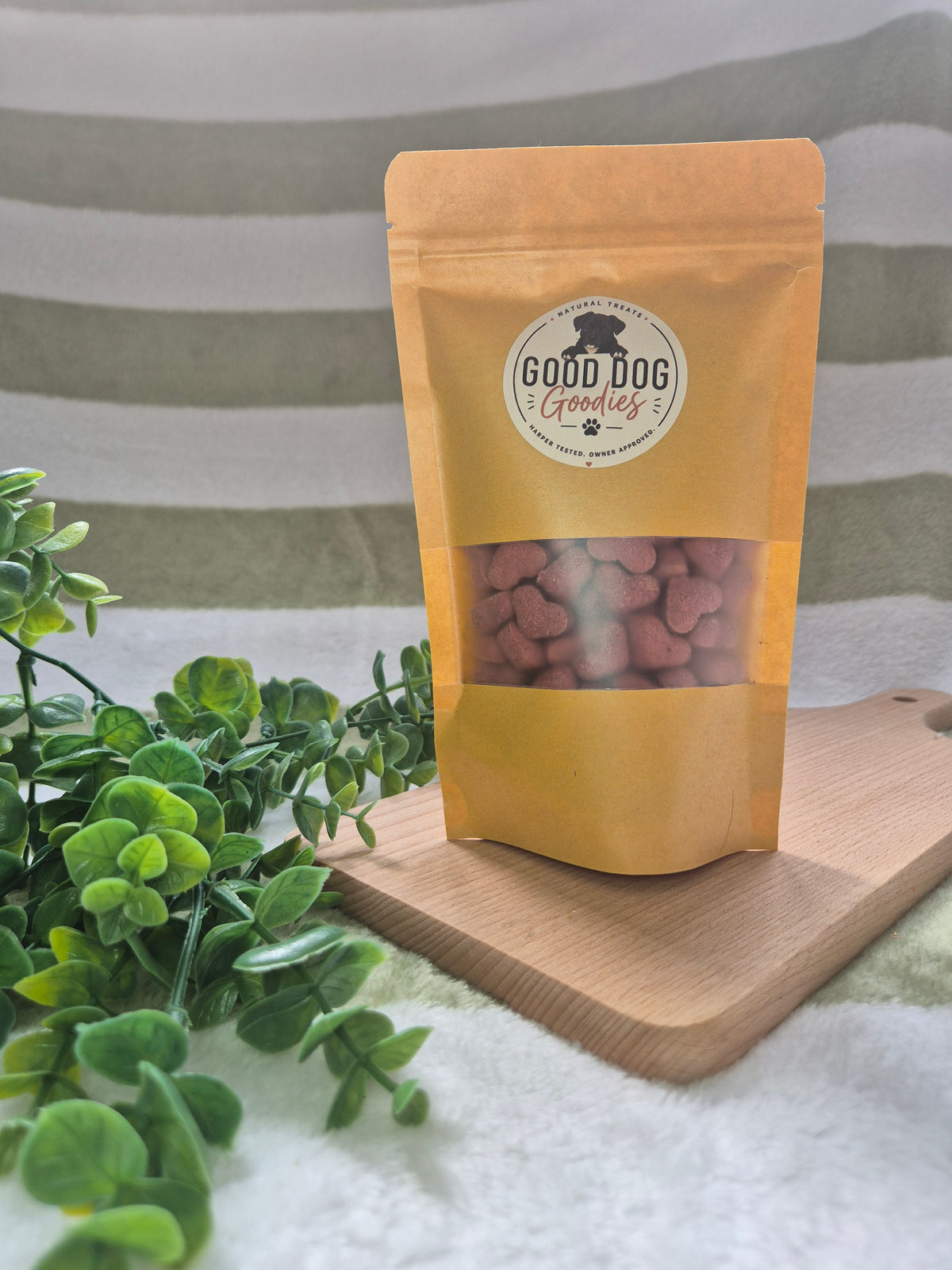 Beetroot & Dandelion Love hearts biscuits